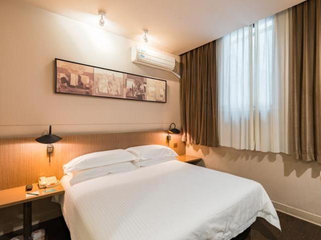 שנגחאי Jinjiang Inn Nanjing Road Pedestrian Streeteast Asia Hotel מראה חיצוני תמונה