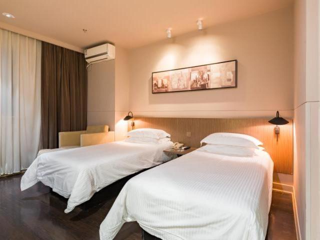 שנגחאי Jinjiang Inn Nanjing Road Pedestrian Streeteast Asia Hotel מראה חיצוני תמונה
